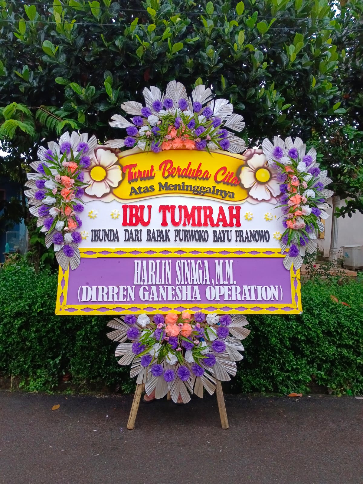 Karangan Bunga 4 titik